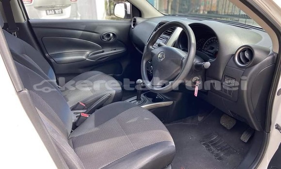 Buy Used Nissan Navara White Car in Bandar Seri Begawan in Brunei-Muara Buy Used Nissan Navara White Car in Bandar Seri Begawan in Brunei-Muara