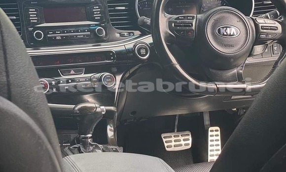 Buy Used Kia Opirus White Car in Bandar Seri Begawan in Brunei-Muara Buy Used Kia Opirus White Car in Bandar Seri Begawan in Brunei-Muara