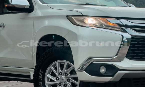 Buy Used Mitsubishi Pajero White Car in Bandar Seri Begawan in Brunei-Muara