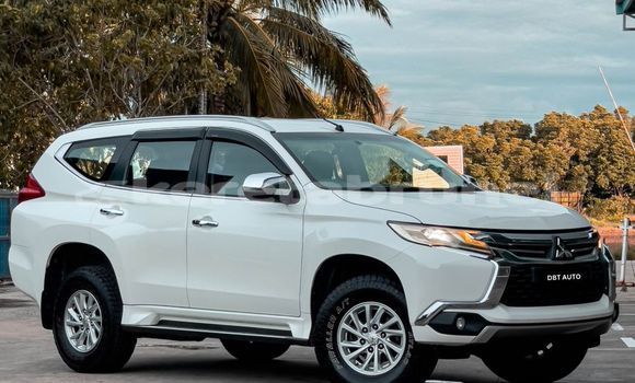 Buy Used Mitsubishi Pajero White Car in Bandar Seri Begawan in Brunei-Muara Buy Used Mitsubishi Pajero White Car in Bandar Seri Begawan in Brunei-Muara
