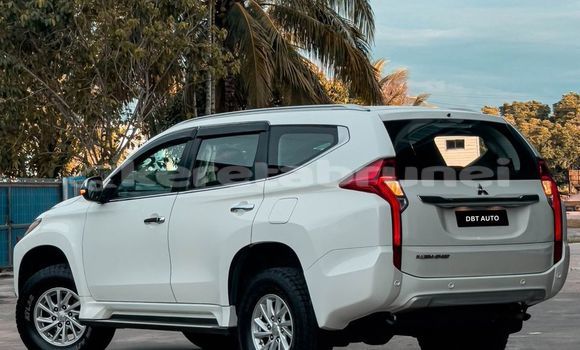 Buy Used Mitsubishi Pajero White Car in Bandar Seri Begawan in Brunei-Muara Buy Used Mitsubishi Pajero White Car in Bandar Seri Begawan in Brunei-Muara