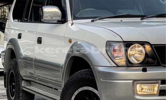 Buy Used Toyota Land Cruiser White Car in Bandar Seri Begawan in Brunei-Muara Buy Used Toyota Land Cruiser White Car in Bandar Seri Begawan in Brunei-Muara