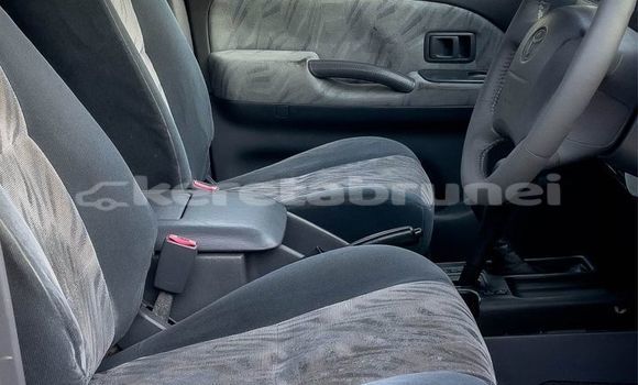 Buy Used Toyota Land Cruiser White Car in Bandar Seri Begawan in Brunei-Muara Buy Used Toyota Land Cruiser White Car in Bandar Seri Begawan in Brunei-Muara