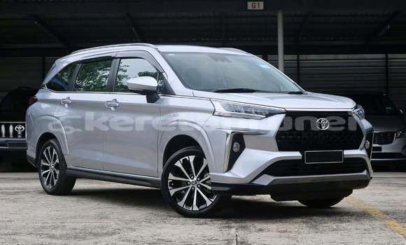 Buy Used Toyota Avanza Silver Car in Bandar Seri Begawan in Brunei-Muara