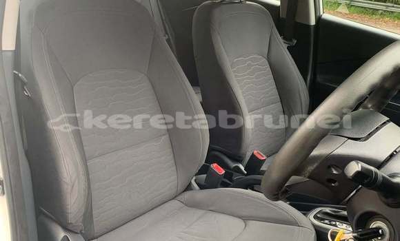 Buy Used Kia Rio White Car in Bandar Seri Begawan in Brunei-Muara Buy Used Kia Rio White Car in Bandar Seri Begawan in Brunei-Muara