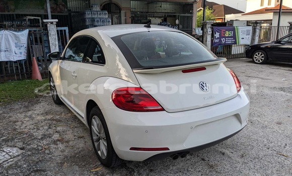 Buy Used Volkswagen Beetle White Car in Kuala Belait in Belait Buy Used Volkswagen Beetle White Car in Kuala Belait in Belait
