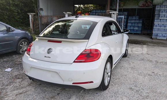 Buy Used Volkswagen Beetle White Car in Kuala Belait in Belait Buy Used Volkswagen Beetle White Car in Kuala Belait in Belait