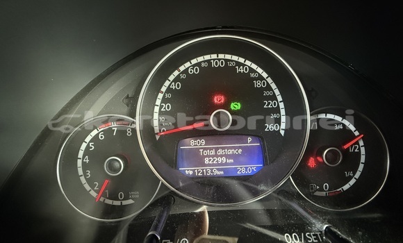 Buy Used Volkswagen Beetle White Car in Kuala Belait in Belait Buy Used Volkswagen Beetle White Car in Kuala Belait in Belait