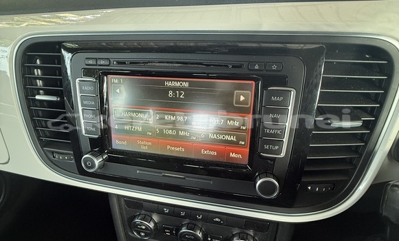 Buy Used Volkswagen Beetle White Car in Kuala Belait in Belait Buy Used Volkswagen Beetle White Car in Kuala Belait in Belait