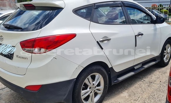 Buy Used Hyundai Tucson White Car in Bandar Seri Begawan in Brunei-Muara Buy Used Hyundai Tucson White Car in Bandar Seri Begawan in Brunei-Muara