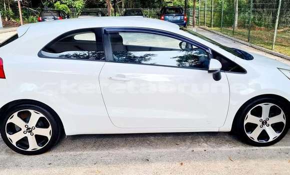Buy Used Kia Rio White Car in Bandar Seri Begawan in Brunei-Muara Buy Used Kia Rio White Car in Bandar Seri Begawan in Brunei-Muara