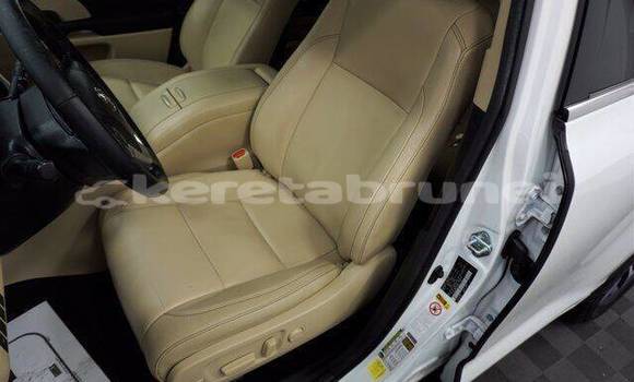 Buy Used Toyota Highlander White Car in Kuala Belait in Belait Buy Used Toyota Highlander White Car in Kuala Belait in Belait