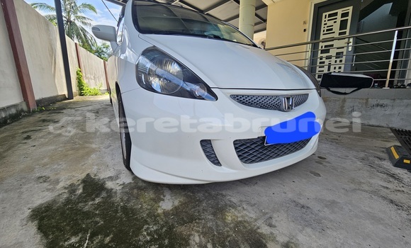 Buy Used Honda Jazz White Car in Bandar Seri Begawan in Brunei-Muara Buy Used Honda Jazz White Car in Bandar Seri Begawan in Brunei-Muara