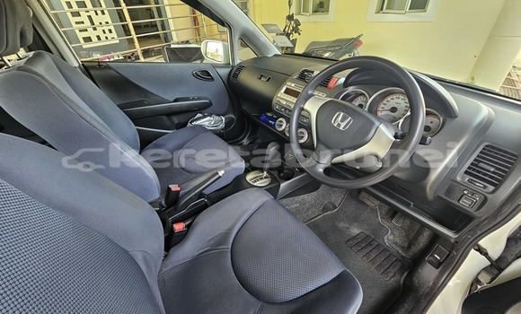 Buy Used Honda Jazz White Car in Bandar Seri Begawan in Brunei-Muara Buy Used Honda Jazz White Car in Bandar Seri Begawan in Brunei-Muara