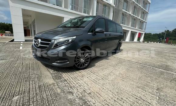 Buy Used Mercedes-Benz V-klasse Black Car in Bandar Seri Begawan in Brunei-Muara Buy Used Mercedes-Benz V-klasse Black Car in Bandar Seri Begawan in Brunei-Muara