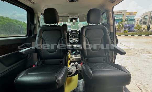 Buy Used Mercedes-Benz V-klasse Black Car in Bandar Seri Begawan in Brunei-Muara Buy Used Mercedes-Benz V-klasse Black Car in Bandar Seri Begawan in Brunei-Muara
