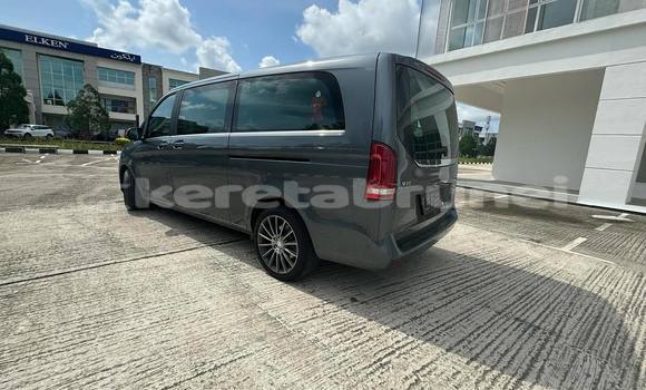 Buy Used Mercedes-Benz V-klasse Black Car in Bandar Seri Begawan in Brunei-Muara Buy Used Mercedes-Benz V-klasse Black Car in Bandar Seri Begawan in Brunei-Muara