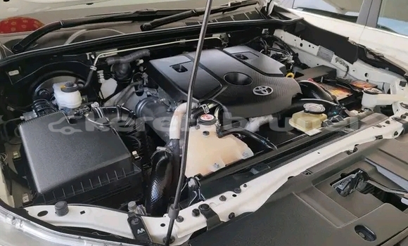 Buy Used Toyota Hilux White Car in Kuala Belait in Belait Buy Used Toyota Hilux White Car in Kuala Belait in Belait