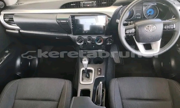 Buy Used Toyota Hilux White Car in Kuala Belait in Belait Buy Used Toyota Hilux White Car in Kuala Belait in Belait