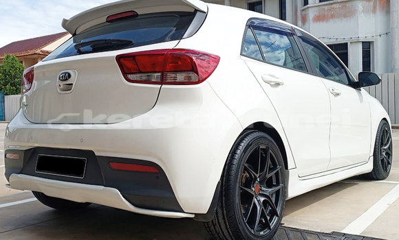 Buy Used Kia Rio White Car in Bandar Seri Begawan in Brunei-Muara Buy Used Kia Rio White Car in Bandar Seri Begawan in Brunei-Muara