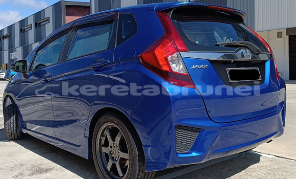Buy Used Honda Jazz Blue Car in Bandar Seri Begawan in Brunei-Muara Buy Used Honda Jazz Blue Car in Bandar Seri Begawan in Brunei-Muara