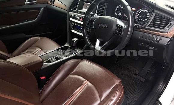 Buy Used Hyundai Sonata White Car in Bandar Seri Begawan in Brunei-Muara Buy Used Hyundai Sonata White Car in Bandar Seri Begawan in Brunei-Muara