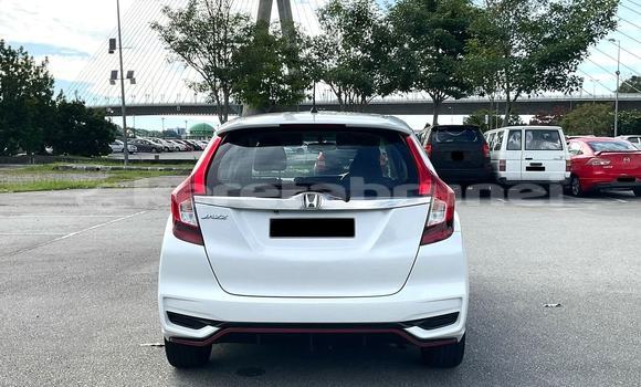 Buy Used Honda Jazz White Car in Bandar Seri Begawan in Brunei-Muara Buy Used Honda Jazz White Car in Bandar Seri Begawan in Brunei-Muara