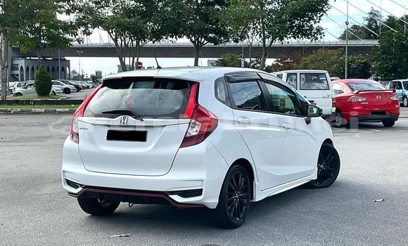 Buy Used Honda Jazz White Car in Bandar Seri Begawan in Brunei-Muara Buy Used Honda Jazz White Car in Bandar Seri Begawan in Brunei-Muara