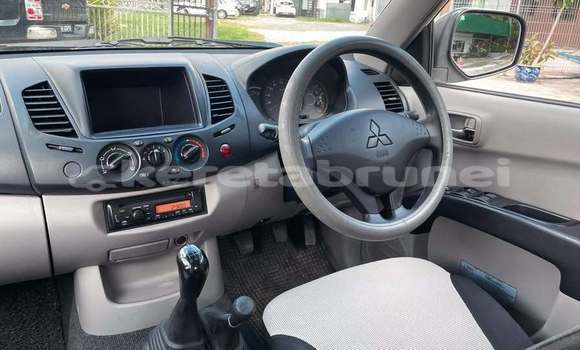 Buy Used Mitsubishi L200 White Car in Bandar Seri Begawan in Brunei-Muara Buy Used Mitsubishi L200 White Car in Bandar Seri Begawan in Brunei-Muara