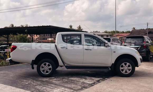 Buy Used Mitsubishi L200 White Car in Bandar Seri Begawan in Brunei-Muara Buy Used Mitsubishi L200 White Car in Bandar Seri Begawan in Brunei-Muara