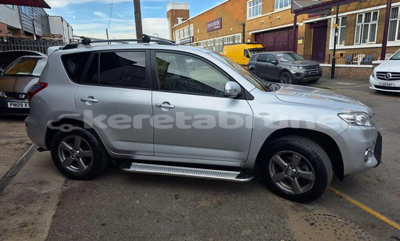 Buy Used Toyota RAV4 White Car in Bandar Seri Begawan in Brunei-Muara Buy Used Toyota RAV4 White Car in Bandar Seri Begawan in Brunei-Muara