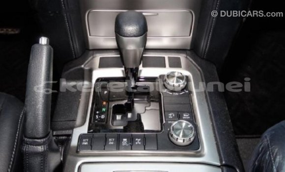 Buy Import Toyota Land Cruiser White Car in Import - Dubai in Belait Buy Import Toyota Land Cruiser White Car in Import - Dubai in Belait