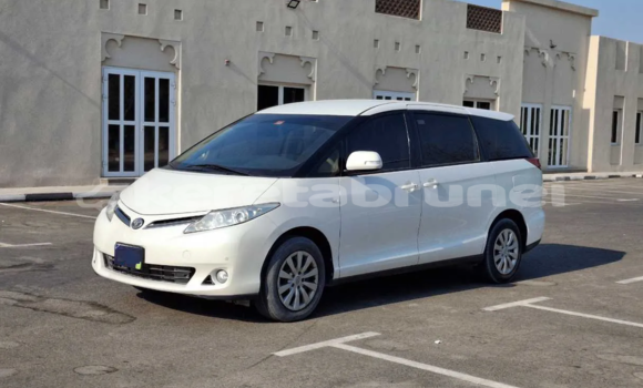 Buy Used Toyota Previa White Car in Bandar Seri Begawan in Brunei-Muara