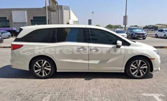 Buy Used Honda Odyssey White Car in Bandar Seri Begawan in Brunei-Muara Buy Used Honda Odyssey White Car in Bandar Seri Begawan in Brunei-Muara