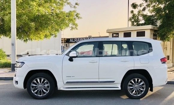 Buy Used Toyota Land Cruiser White Car in Bandar Seri Begawan in Brunei-Muara Buy Used Toyota Land Cruiser White Car in Bandar Seri Begawan in Brunei-Muara