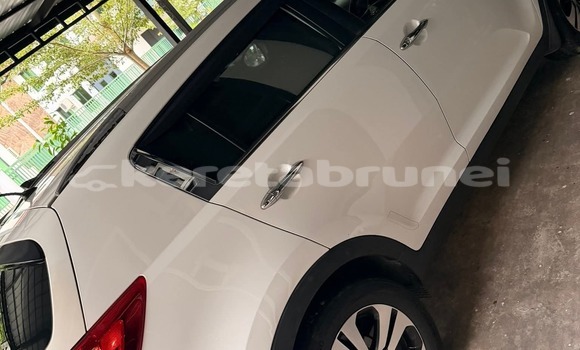 Buy Used Kia Sportage White Car in Bandar Seri Begawan in Brunei-Muara