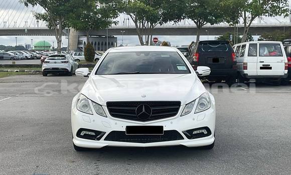 Buy Used Mercedes-Benz EβClass White Car in Bandar Seri Begawan in Brunei-Muara Buy Used Mercedes-Benz EβClass White Car in Bandar Seri Begawan in Brunei-Muara