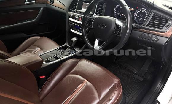 Buy Used Hyundai Sonata White Car in Bandar Seri Begawan in Brunei-Muara Buy Used Hyundai Sonata White Car in Bandar Seri Begawan in Brunei-Muara