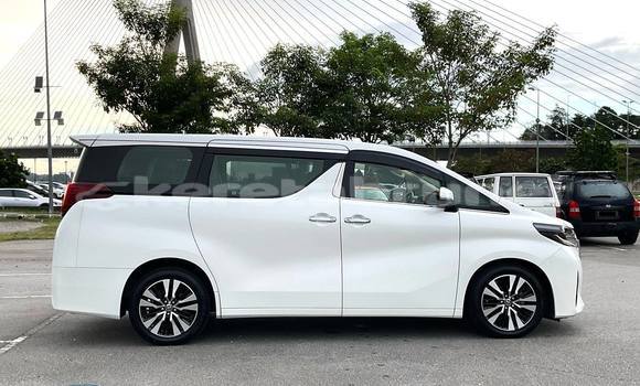 Buy Used Toyota Alphard White Car in Bandar Seri Begawan in Brunei-Muara Buy Used Toyota Alphard White Car in Bandar Seri Begawan in Brunei-Muara