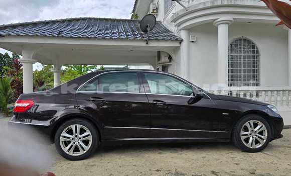 Buy Used Mercedes-Benz 200 Brown Car in Tutong in Tutong Buy Used Mercedes-Benz 200 Brown Car in Tutong in Tutong