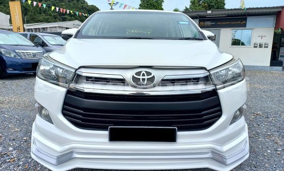 Buy Used Toyota innova White Car in Bandar Seri Begawan in Brunei-Muara