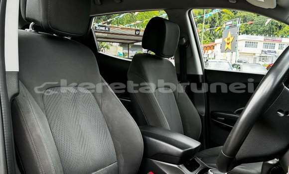 Buy Used Hyundai Santa Fe White Car in Bandar Seri Begawan in Brunei-Muara Buy Used Hyundai Santa Fe White Car in Bandar Seri Begawan in Brunei-Muara