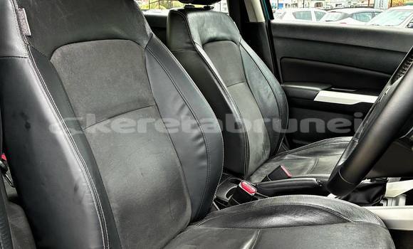 Buy Used Suzuki Vitara Blue Car in Bandar Seri Begawan in Brunei-Muara Buy Used Suzuki Vitara Blue Car in Bandar Seri Begawan in Brunei-Muara