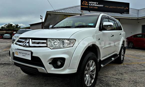 Buy Used Mitsubishi Pajero White Car in Bandar Seri Begawan in Brunei-Muara