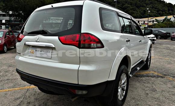 Buy Used Mitsubishi Pajero White Car in Bandar Seri Begawan in Brunei-Muara Buy Used Mitsubishi Pajero White Car in Bandar Seri Begawan in Brunei-Muara