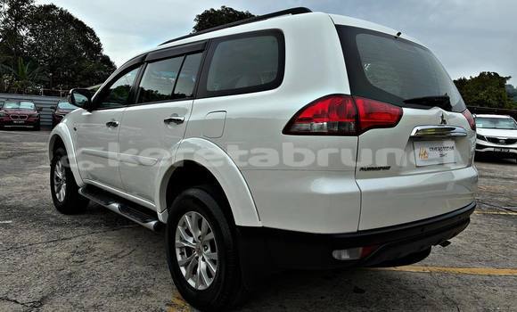 Buy Used Mitsubishi Pajero White Car in Bandar Seri Begawan in Brunei-Muara Buy Used Mitsubishi Pajero White Car in Bandar Seri Begawan in Brunei-Muara