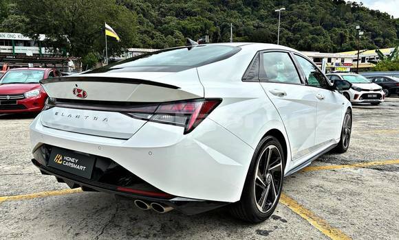 Buy Used Hyundai Elantra White Car in Bandar Seri Begawan in Brunei-Muara Buy Used Hyundai Elantra White Car in Bandar Seri Begawan in Brunei-Muara