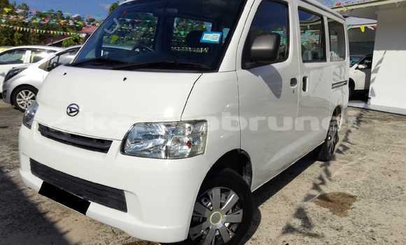 Buy Used Daihatsu Gran Move White Car in Bandar Seri Begawan in Brunei-Muara