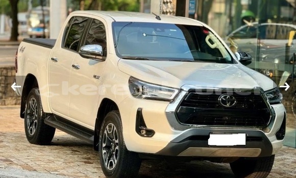 Buy Used Toyota Hilux White Car in Bandar Seri Begawan in Brunei-Muara