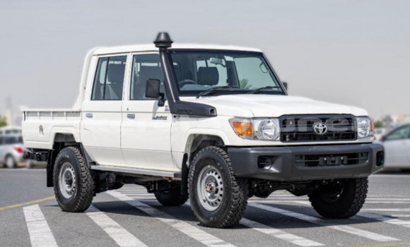 Buy Used Toyota Land Cruiser White Car in Bandar Seri Begawan in Brunei-Muara Buy Used Toyota Land Cruiser White Car in Bandar Seri Begawan in Brunei-Muara
